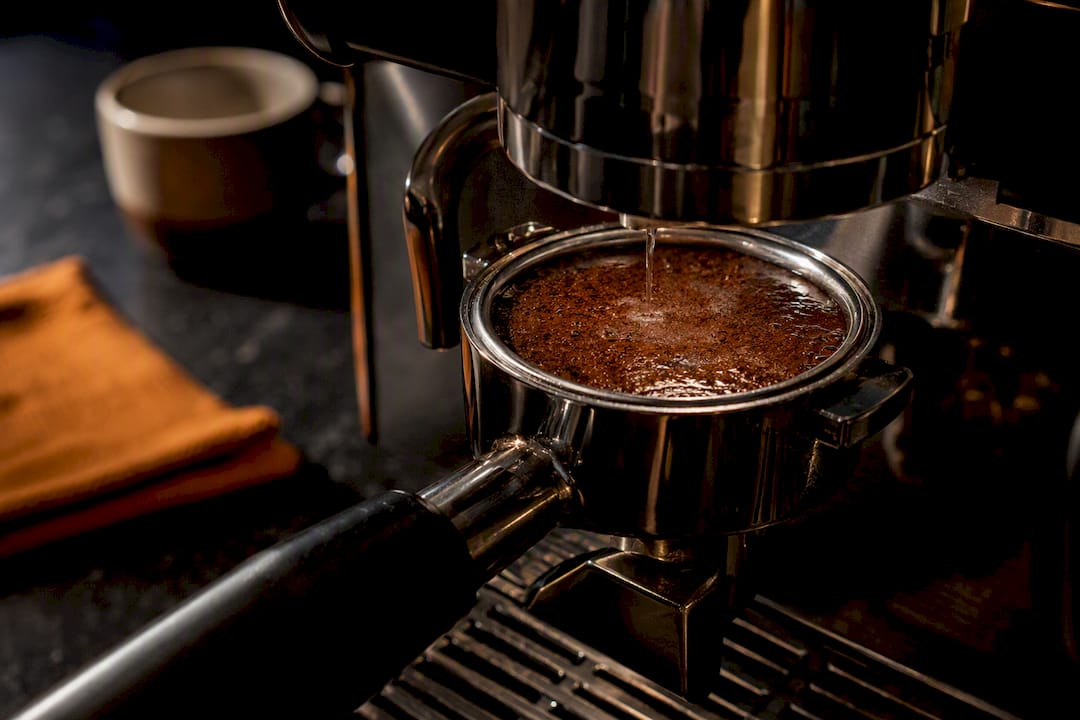 Espresso puck during gentle pre-infusion